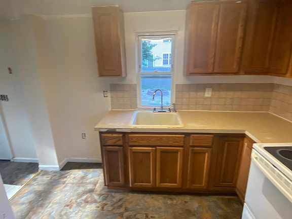 4th image of 205 3rd Ave