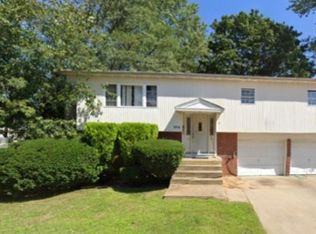 913 Carmans Rd, Massapequa, NY 11758