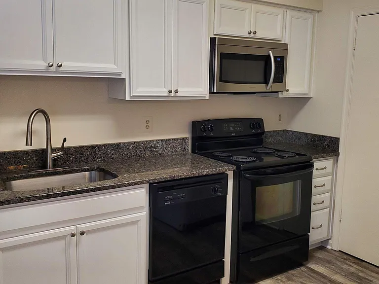 8509 Sullivan Ct — Photo 20