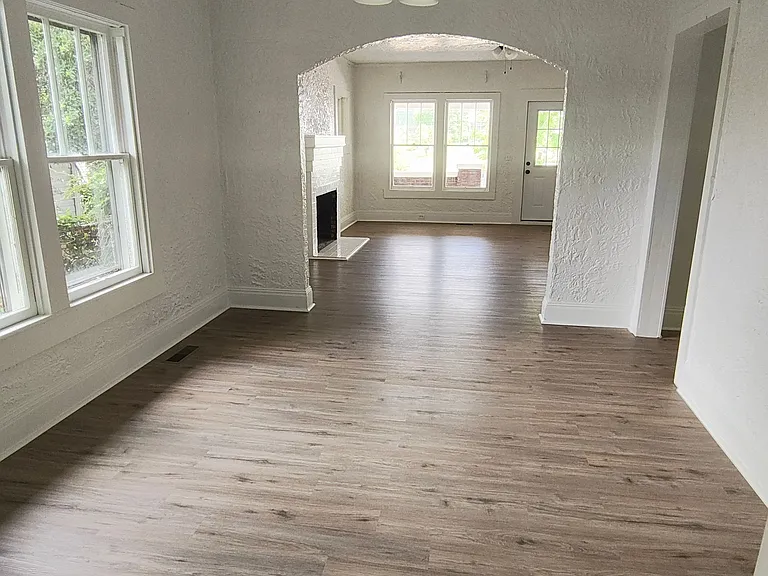 352 Main St — Photo 9