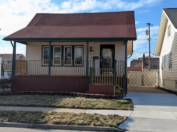 1062 1st St, Wyandotte, MI 48192