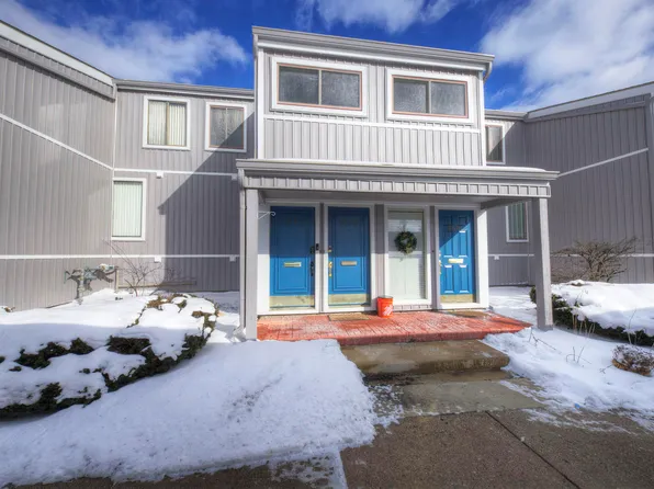 9573 Harbour Cove Ct, Ypsilanti, MI 48197