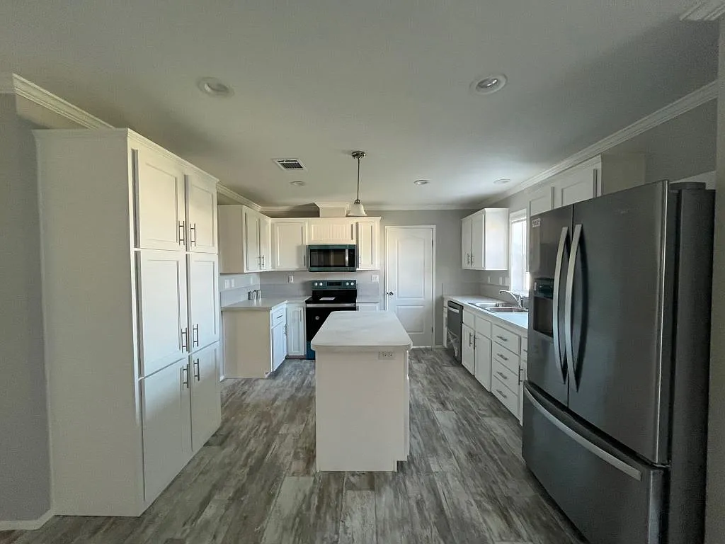 4 bed, 2.0 bath, 1460 sqft, $1,599 — Photo 2
