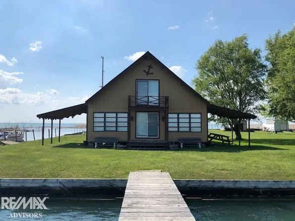 8965 Middle Channel Dr, Harsens Island, MI 48028