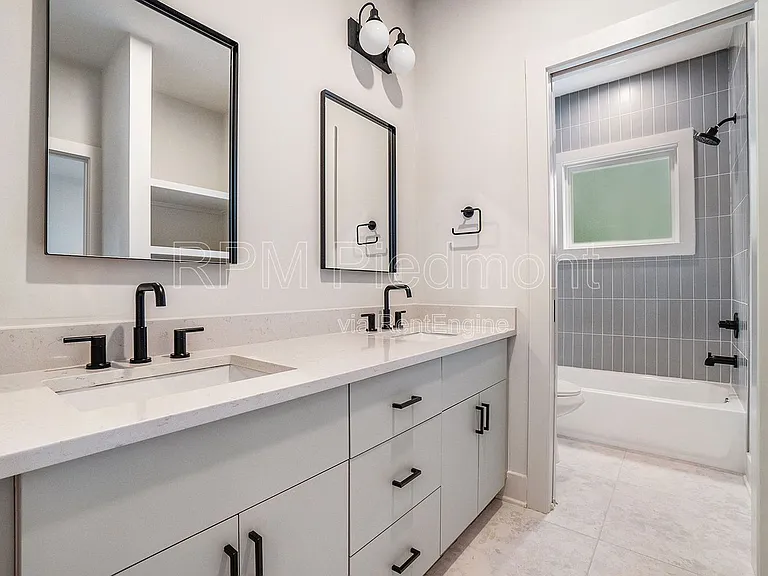 1081 Hill St SE #B — Photo 25