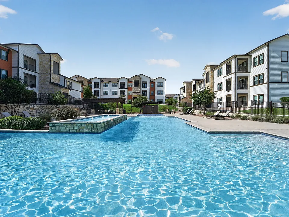 Latigo Eagle Pass Swimming Pool