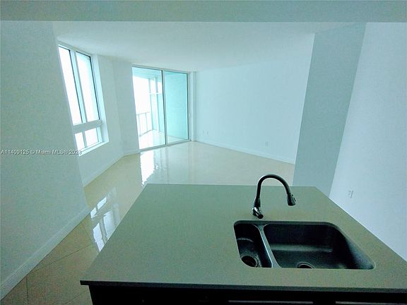 4th image of 1900 N Bayshore Dr APT 3010