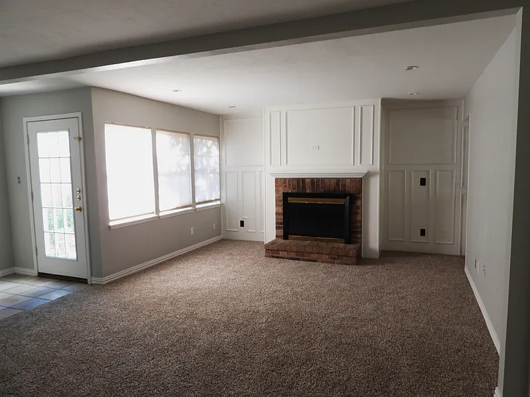 4090 Windhaven Ln — Photo 3