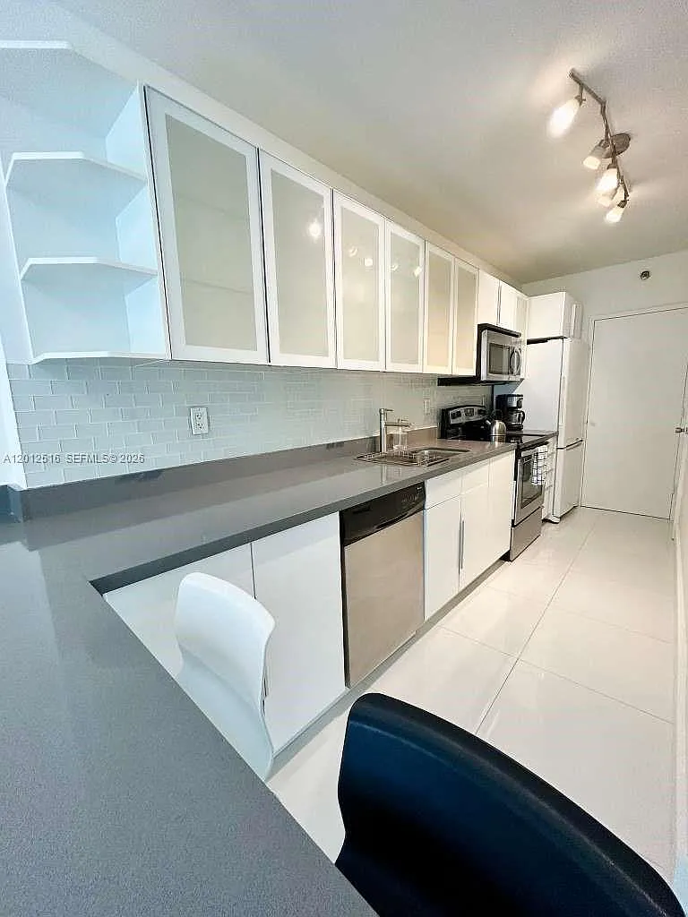 The Decoplage Condo — Photo 3