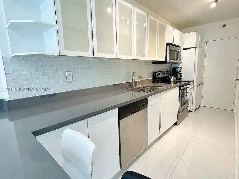 100 Lincoln Rd #526 — Photo 3