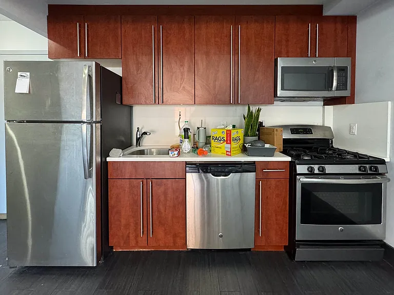 37-01 Broadway #3B — Photo 1