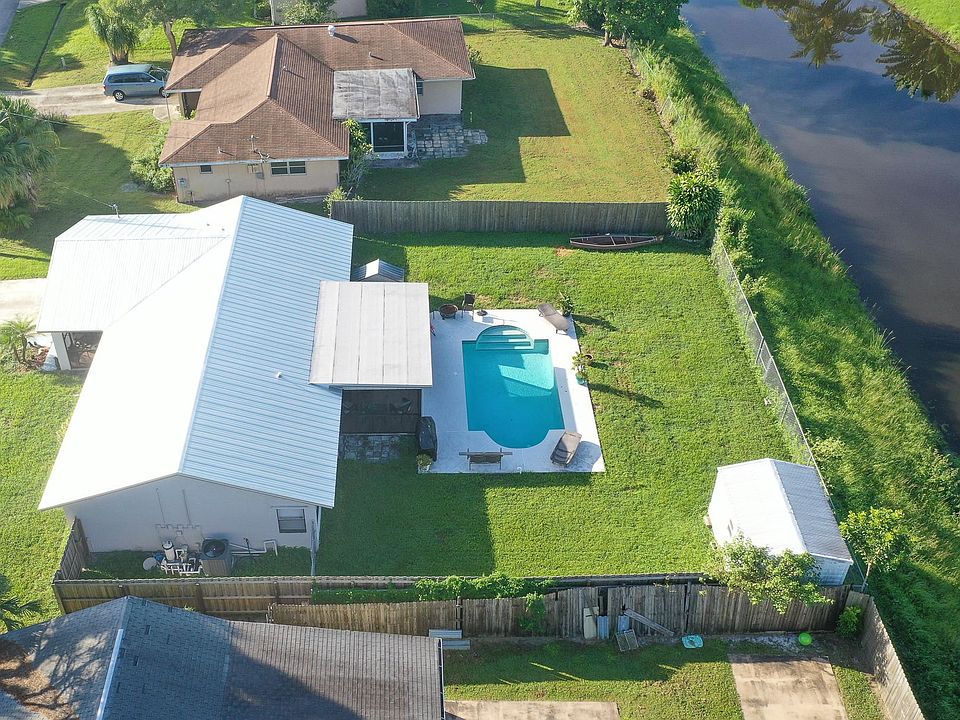 1st image of 1992 SE Fallon Dr