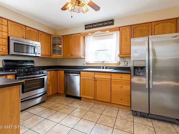 3rd image of 36586 N Wildwood Dr