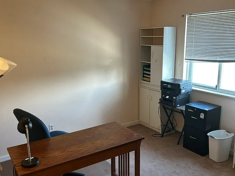 242 Griffith St — Photo 14