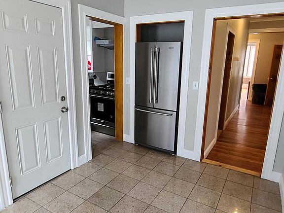 2nd image of 519 Angell St