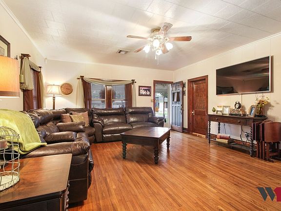 4th image of 324 Railroad Ave