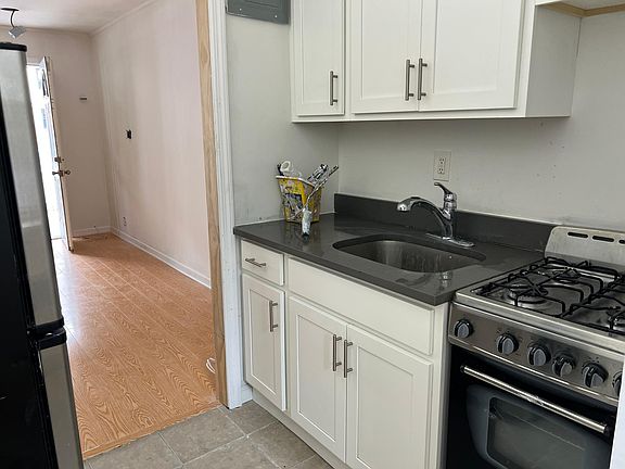 5th image of 830 E Broadway APT 106