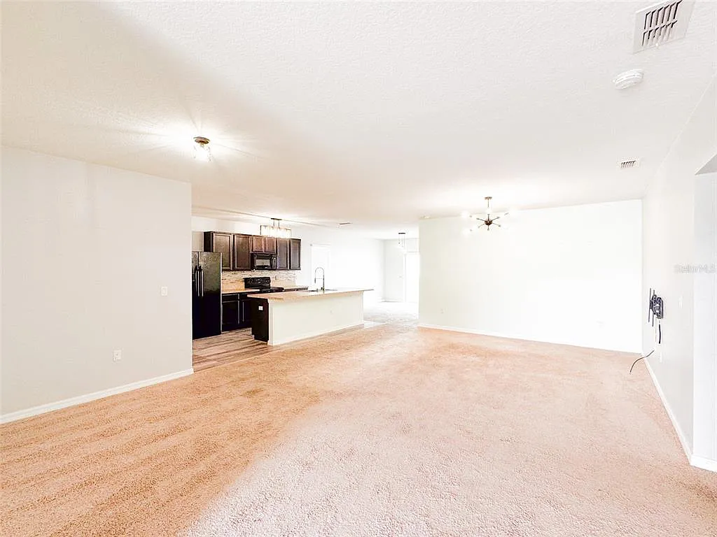 4 bed, 2.0 bath, 1835 sqft, $2,100 — Photo 4