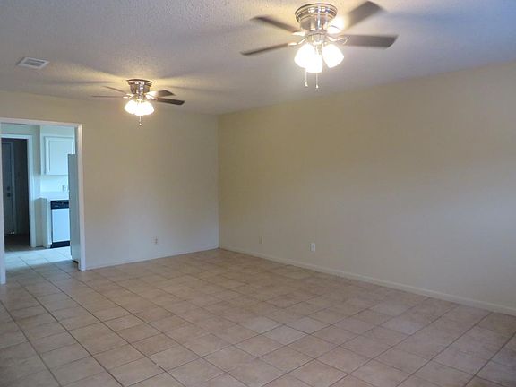 Extra Large Living Room/Den
