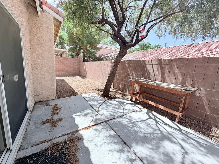 10404 Sloping Hill Ave — Photo 18