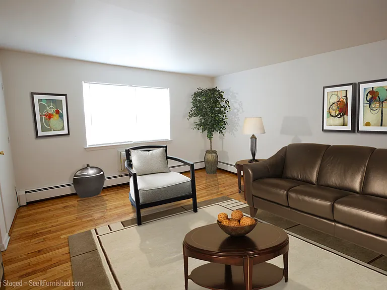Swan Court Apartments — Photo 7