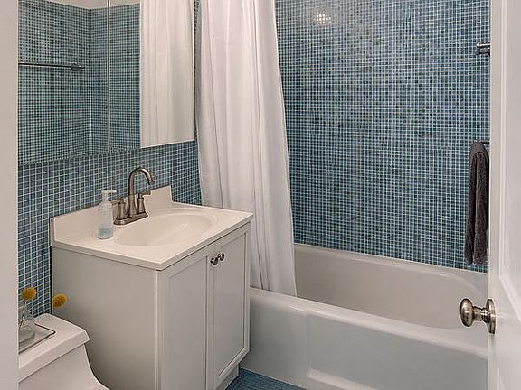 5th image of 58 W 58th St APT 27F