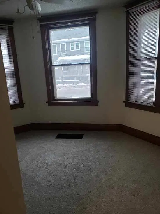 2 bed, 1000 sqft, $995 — Photo 3