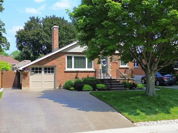 16 Grant Blvd, Hamilton, ON L9H 4L6