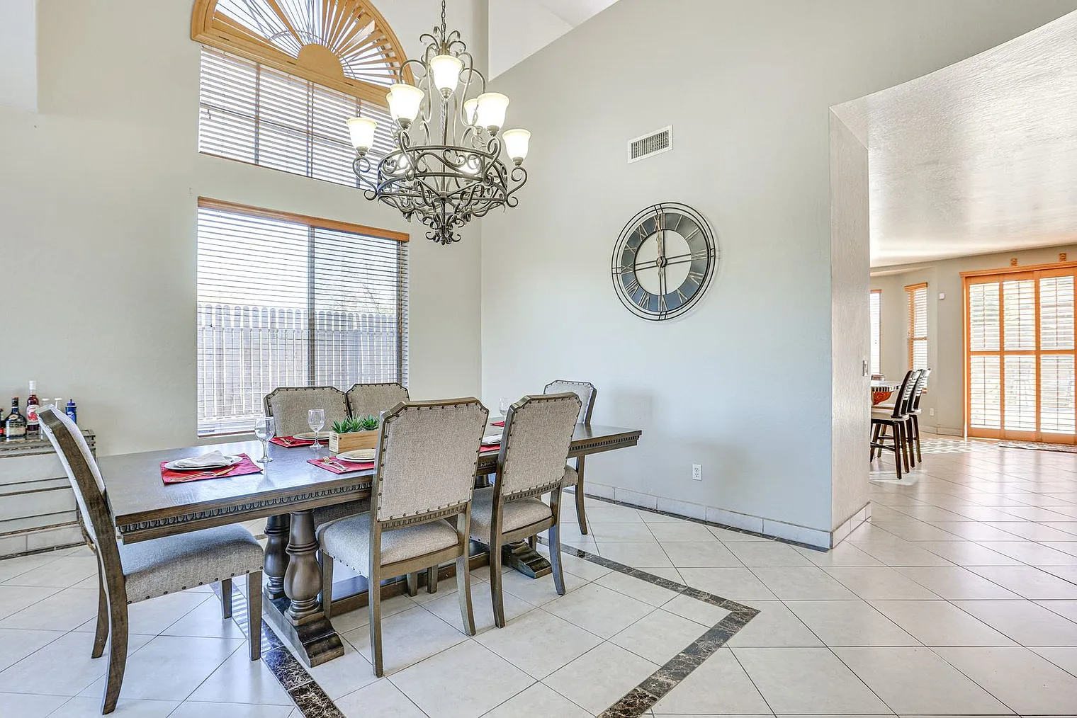 6 bed, 3.0 bath, 3799 sqft, $13,289 — Photo 4