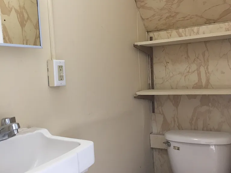 1317 E 2nd St #4 — Photo 7