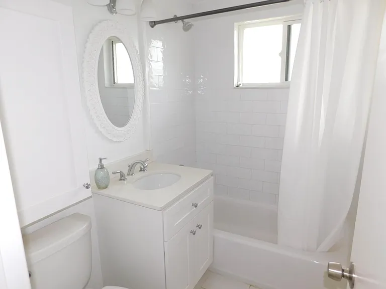 1721 SW 5th St — Photo 32