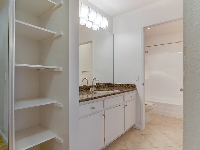Casa Vista Apartment Homes — Photo 8
