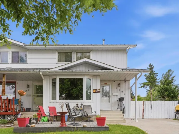 1827 36th St NW, Edmonton, AB T6L 3M9