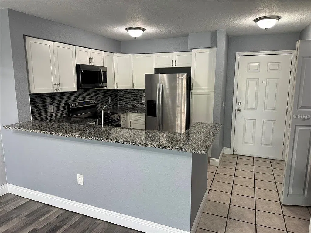 2 bed, 2.0 bath, 1020 sqft, $1,700 — Photo 4