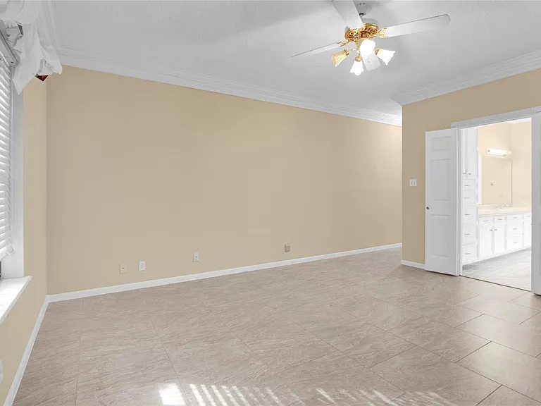 611 N Hickory St — Photo 14