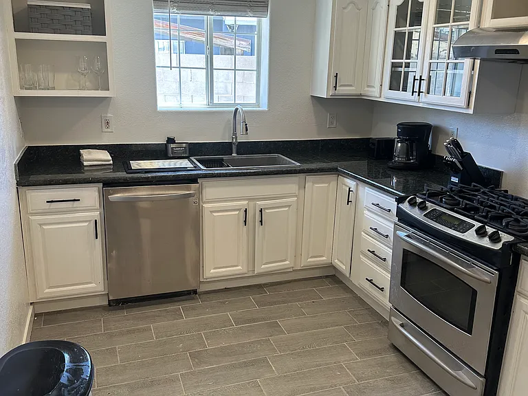 3030 Plaza St #2 — Photo 9