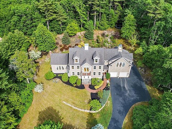 2nd image of 32 Fox Hill Cir