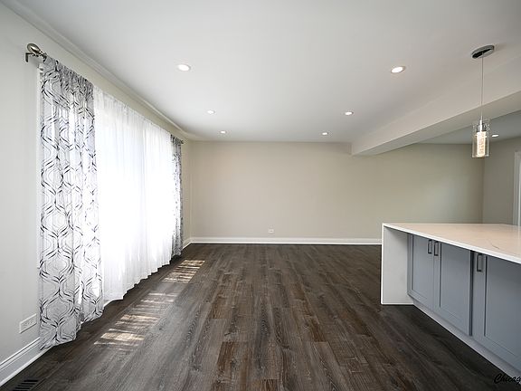 3rd image of 115 Ironwood Ct