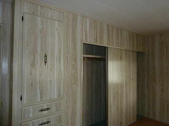 Master Bedroom Closet & Drawers