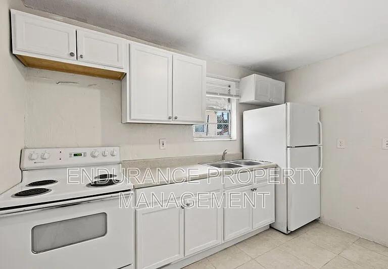 1125 W 28th St — Photo 9