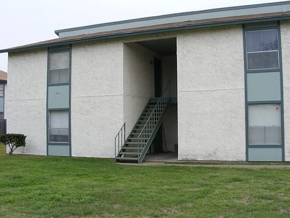 3rd image of 1501 Oakdale Cir #A-d
