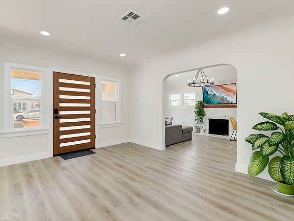 5th image of 3641 Bancroft St