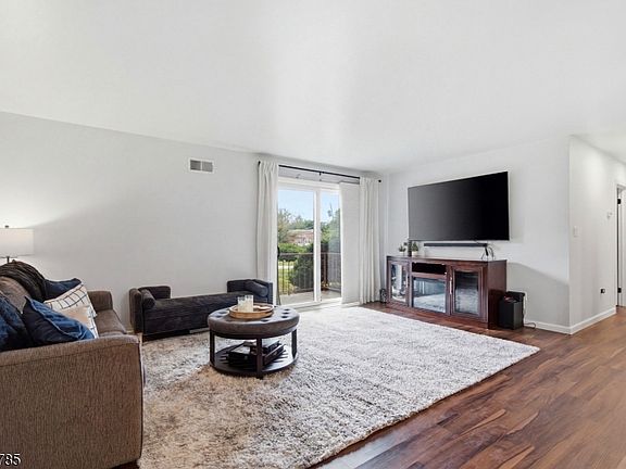 3rd image of 315 Ringwood Ave