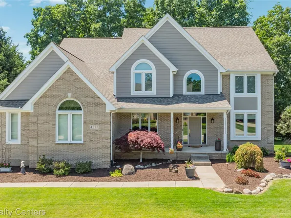 4577 Darlene Dr, Commerce Township, MI 48382