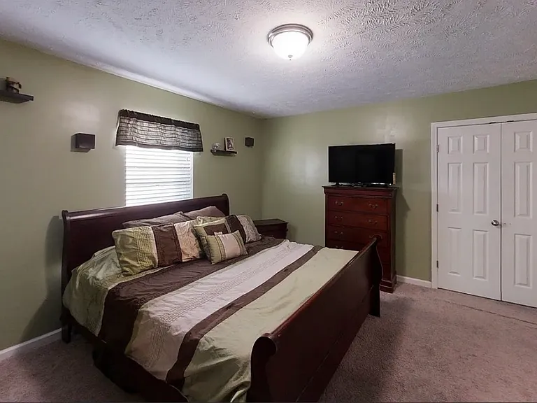 1113 Shire Dr — Photo 12