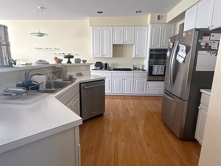 556 Longhorn Cres — Photo 30