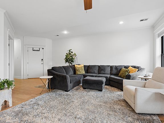 5th image of 3909 N Sheridan Rd #3H
