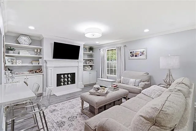 2 bed, 2.0 bath, 1042 sqft, $1,950 — Photo 2