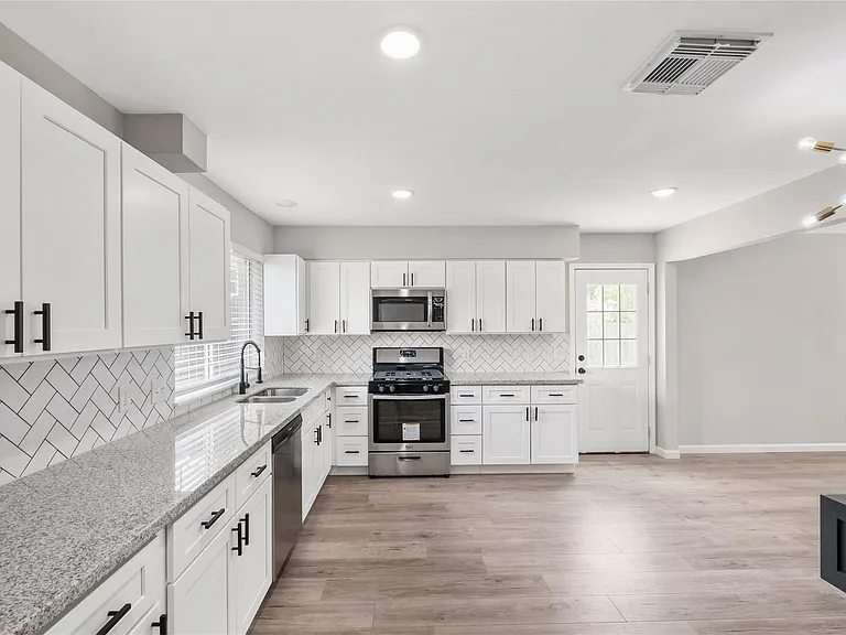 4523 Waterfall Way — Photo 5