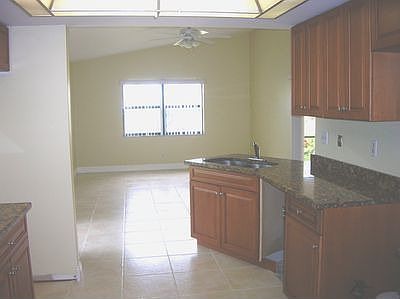 4th image of 4227 SW 23rd Ave